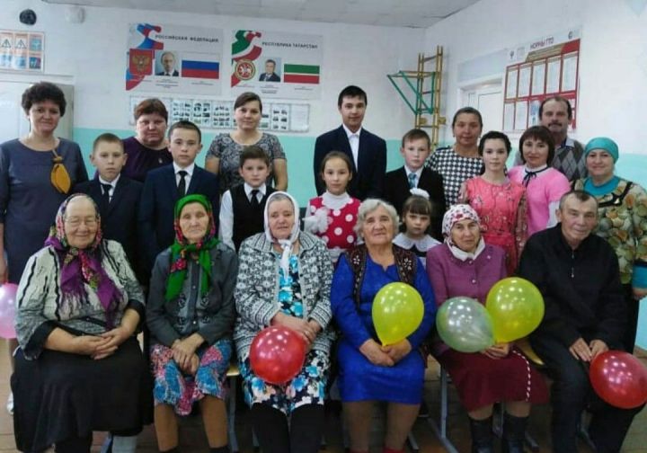 В Шеморбаше поздравили учителей с профессиональным праздником