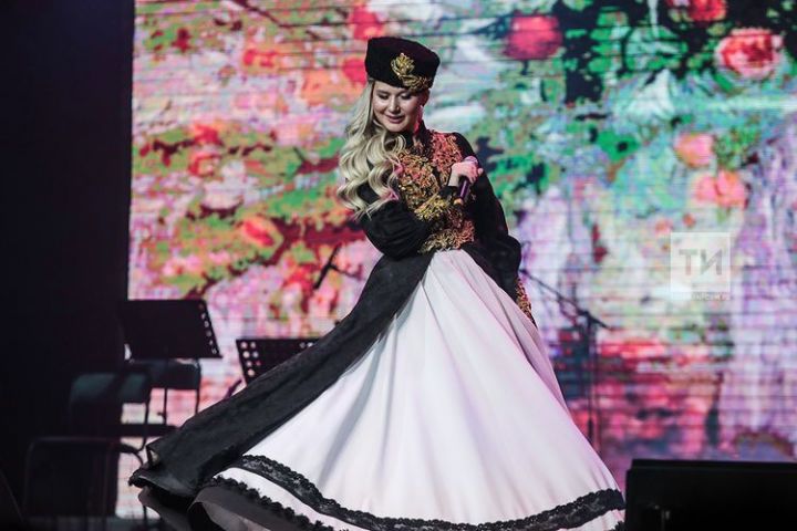 Марина Карпова беренче сольный концертын куйды - фоторепортаж