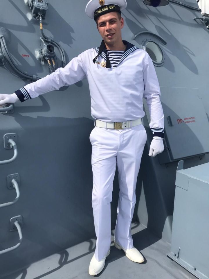 На параде в День ВМФ принимает участие военнослужащий из Татарстана