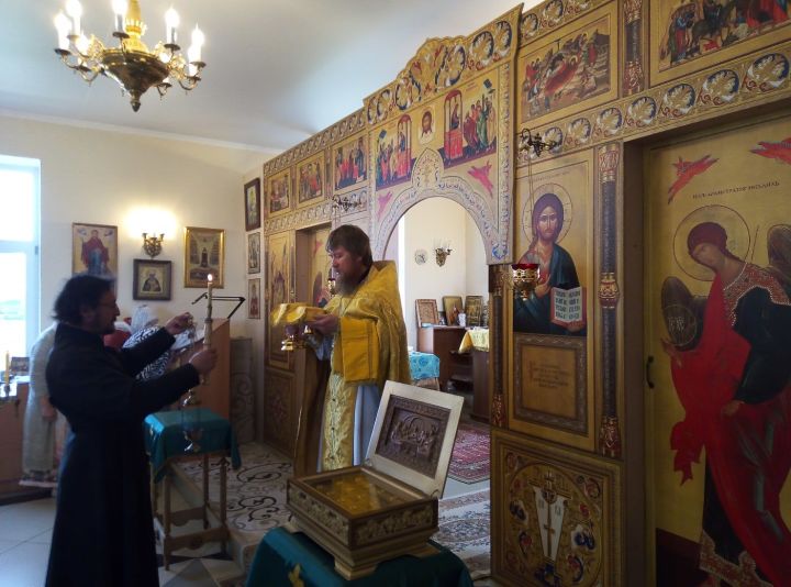 В приходе Трёх Святителей Казанских совершили Божественную литургию в день памяти целителя Пантелеимона
