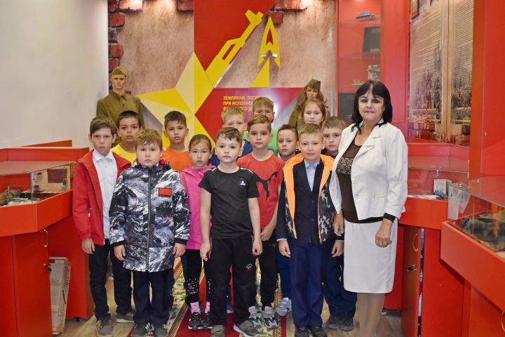В поселке Татарстан дети посетили музей боевой славы «Патриот»
