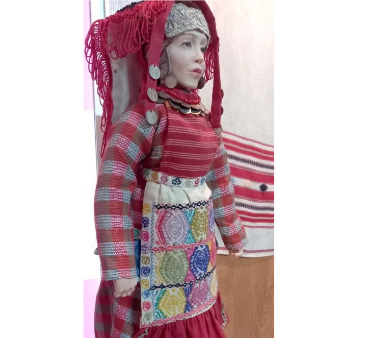 В краеведческом музее Мамадыша начала работать выставка кукол из полимерной глины
