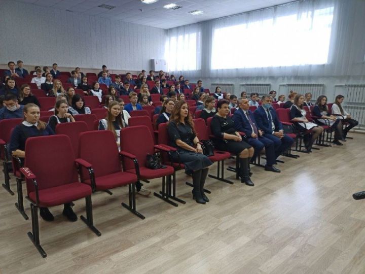Глава Мамадышского района Анатолий Иванов провел урок для мамадышских школьников