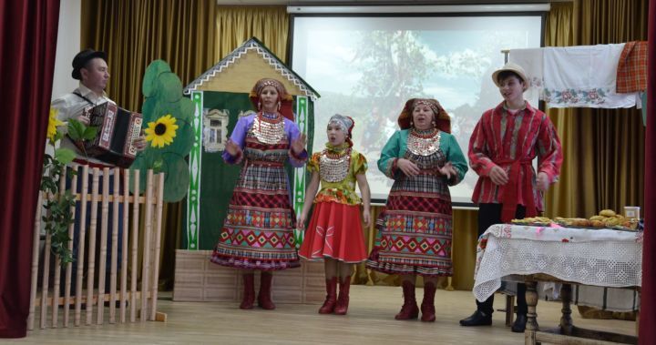 В зональном этапе Фестиваля народов Татарстана в Мензелинске победила Матвеевская школа, показавшая традиции кряшен
