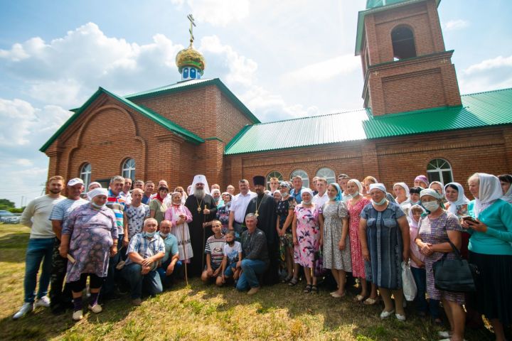 В Большом Тябердино освятили храм Живоначальной Троицы