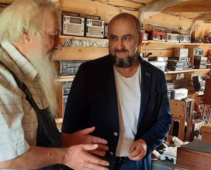 Владимир Усков подарил музею раритетный магнитофон, а бабушке – «мерседес»