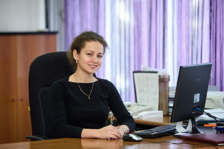 Заместитель председателя Нижнекамского отделения ООК РТ Эльмира Ситдикова впервые стала мамой