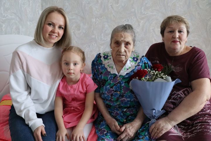 Долгожительница Менделеевска Мария Соловьёва отметила 95-летие