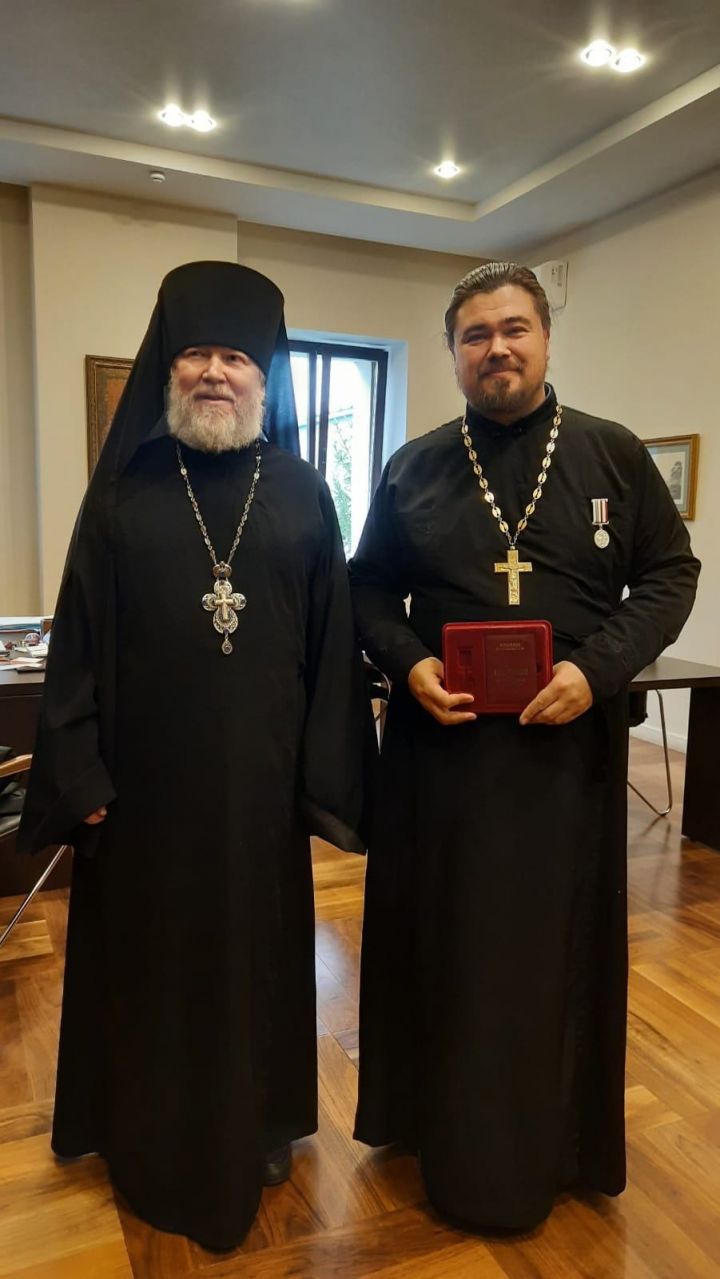 Протоиерею Алексию Колчерину вручили медаль в сфере духовного образования