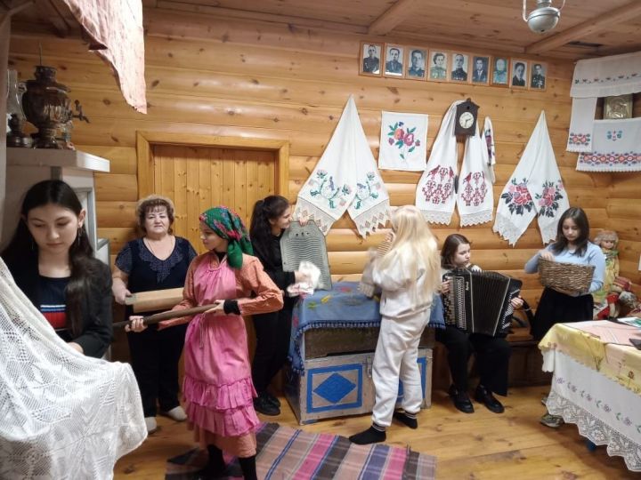 В Набережночелнинском Доме Дружбы народов прошла театрализованная викторина о культуре кряшен