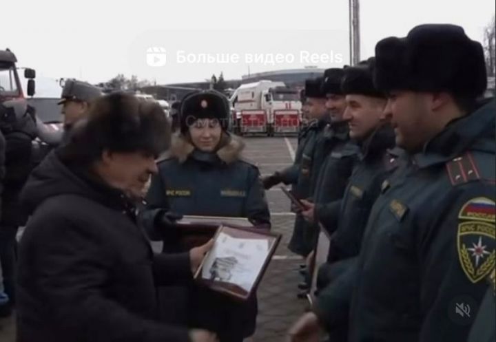 Прицепы для пожаротушения передали главам Молькеевского и Большеподберезинского поселения