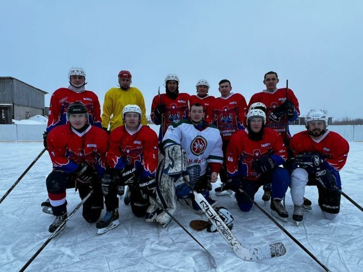 Команда села Мелекес заняла второе место на турнире по хоккею