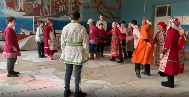 Казаклар-Чаллысы мәдәният йортында Татарстан халык уеннарын күрсәтү  дәвам итә