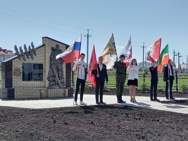 В деревне Старые Ерыклы открыли новый памятник