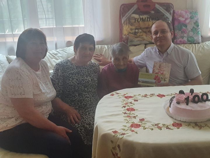 Уроженку села Большой Шурняк Анну Козыреву поздравили со 100-летним юбилеем