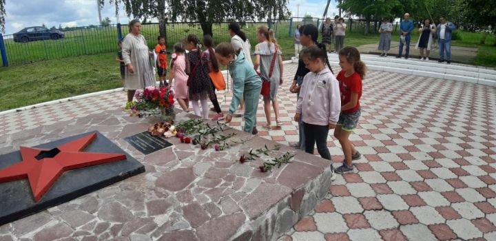 В селе Старое Гришкино почтили память погибших в ВОВ