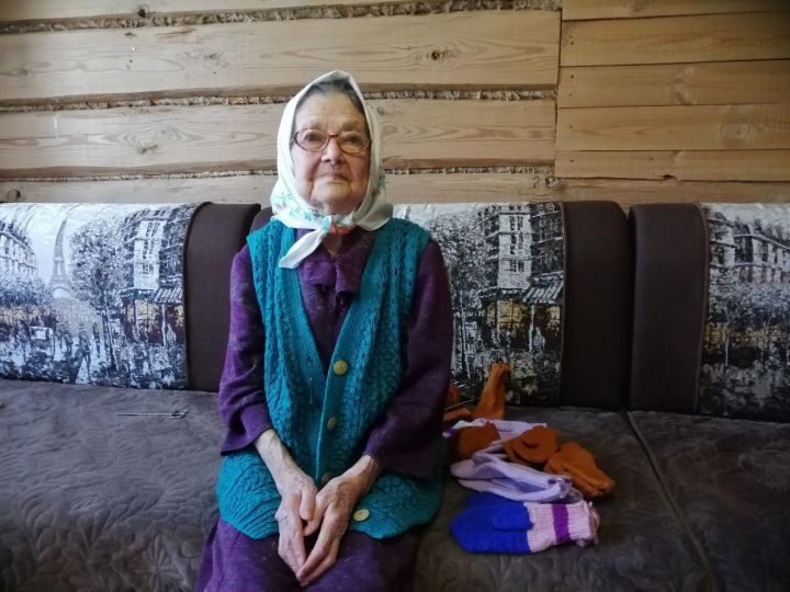 Кукмара районыннан 95 яшьлек Мария Агеева эшсез торырга яратмый
