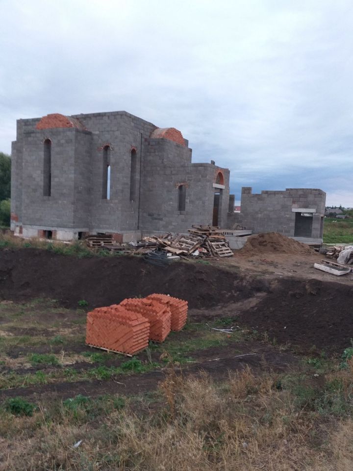 В селе Малые Ерыклы продолжается строительство церкви на пожертвования прихожан