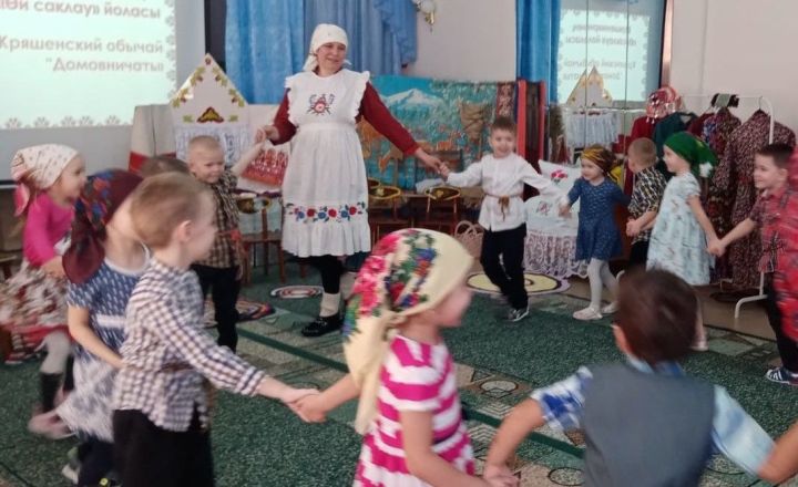 Очраклы кешеләр тәрбияче була алмый