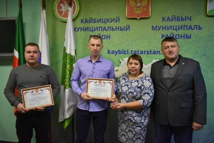 Семье Горшковых вручили сертификат на строительство жилья