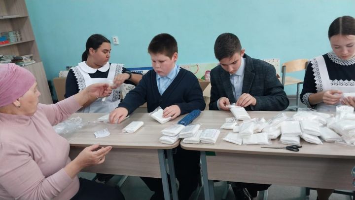 В Дюсьметьевской школе помогают СВОим: готовят «Чай Победы», сухой душ