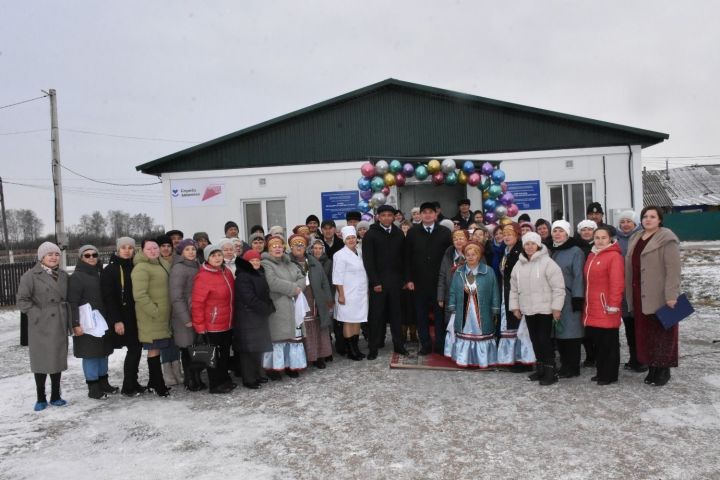 В селе Ахманово открылся новый модульный фельдшерско-акушерский пункт