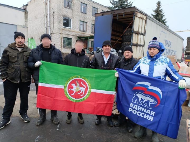 Зәйдән Петр Уразайкин белән Валентин  Атласов хәрбиләргә гуманитар ярдәм илтеп кайттылар