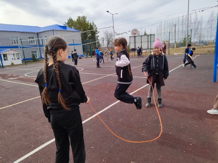 В Молькеевской школе возрождают советские игры