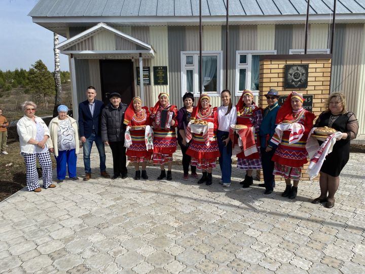 Туганайлар» редакциясе хезмәткәрләре Кырбаш авылында