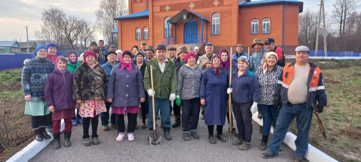 Юкәче авылындагы «Хәтер бакчасы»на 120 юкә утыртканнар