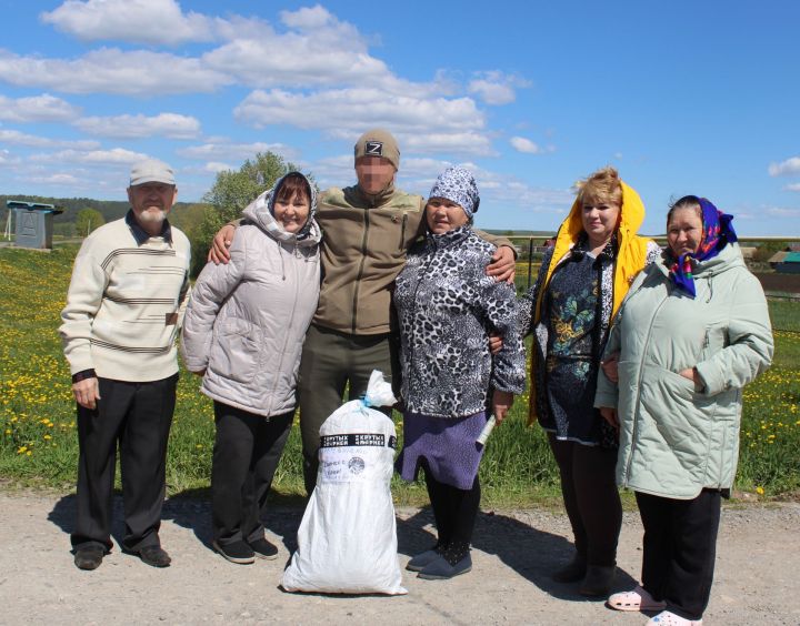 Сарсаз-Баграж халкы ялга кайткан хәрбиләрне озаткан