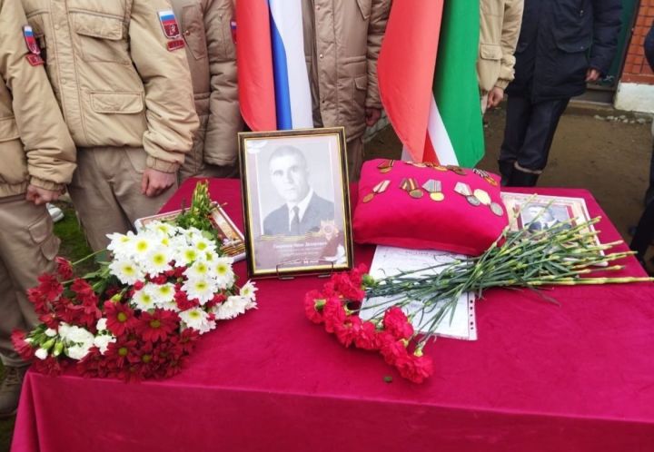 Иванай авылында Бөек Ватан сугышы ветераны Иван Токрановка мемориаль такта ачылды. Фото, видео