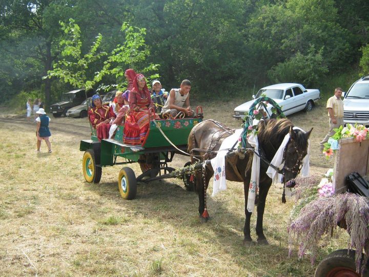 2011 елгы Питрауда: дистәләгән мең кеше аяк өсте басып, су астына киткән «Булгария» теплоходында үлгәннәрне искә алды