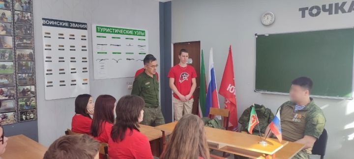 Сәвәләйдә махсус хәрби операциядә катнашучы егет белән очрашу булды