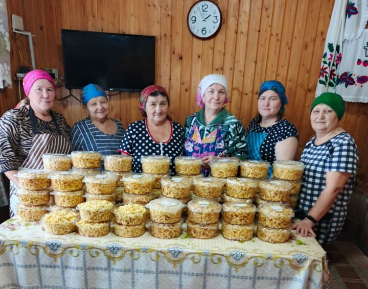 Колбагыш түтиләре махсус хәрби операциядә катнашучыларга чәкчәк пешергән