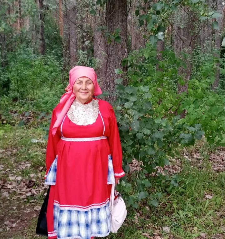 Ләкедән Тамара Подвалова керәшеннәренең фольклор үрнәкләрен киләчәк буынга тапшыруда актив эш алып бара
