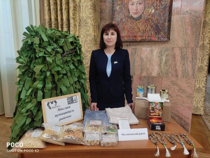 Мөслимнән Людмила Игошева СВОдагыларга гуманитар ярдәм оештыруда башлап йөри