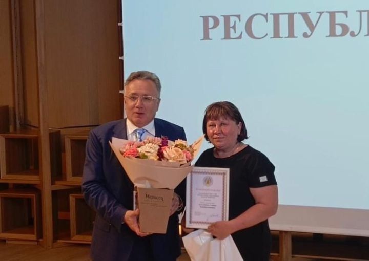 Карендәшебез Клара Ермолаева Татарстан Журналистлар берлегенең Мактау грамотасына лаек булды