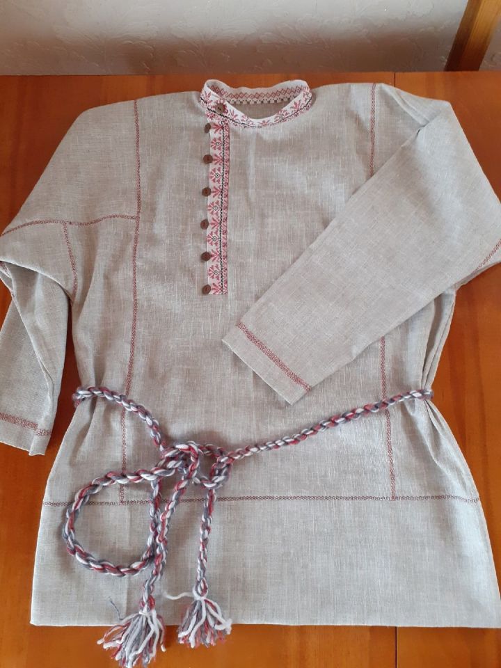 Ирләр күлмәгендә ни өчен кыек яка?