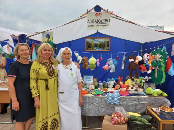 Әлмәт шәһәрендә «Ак чәчәк» хәйрия ярминкәсе булды