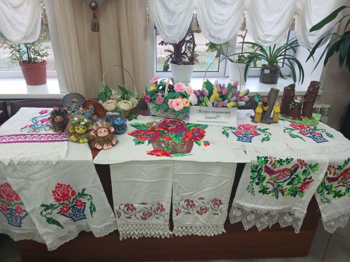 Керәшен Сәрдәсе клубында Евдокия Никитинаның чигү күргәзмәсе ачылган