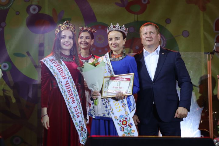 «Кряшен Чибяре 2025» конкурсында II урынны алган Ангелина Мухина: «Конкурстагы сынауларны узар өчен һәрьяклы белемгә ия булырга кирәк»