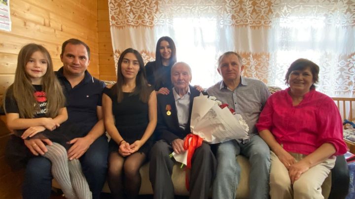 Иске Карабаян авылында яшәүче карендәшебез Сергей Макаровка 95 яшь тулды