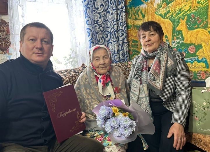 Җөри авылында яшәүче Мария Петровага 100 яшь тулды