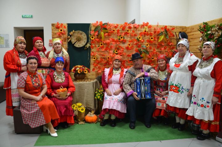 Җәкәү йортындагы «Покрау утырмасы»на «Җиңгәчәйләр» ансамбле килде