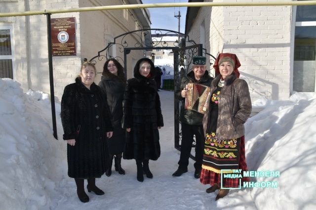 Минзәләдә кунакларны дәртле керәшен җыруы белән каршы алдылар