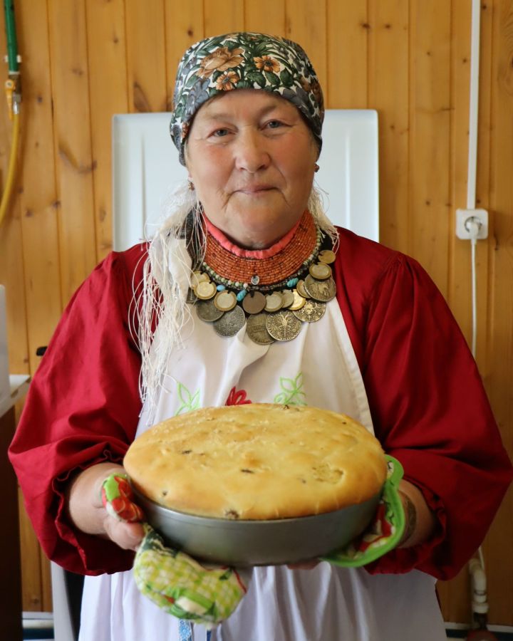 Елена Дементьеваның калын тәбәсе Керәшен Сәрдәсенең визит карточкасына әйләнгән